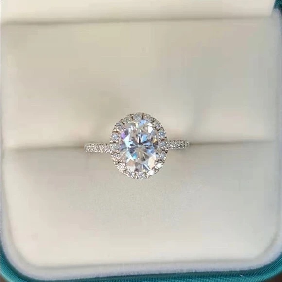 2c oval moissanite ring - Picture 12 of 12